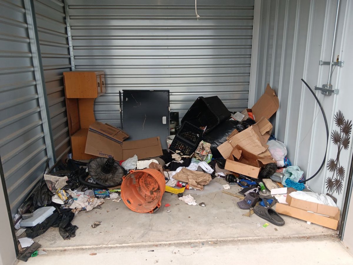 10 x 10 storage unit in Gilroy, CA