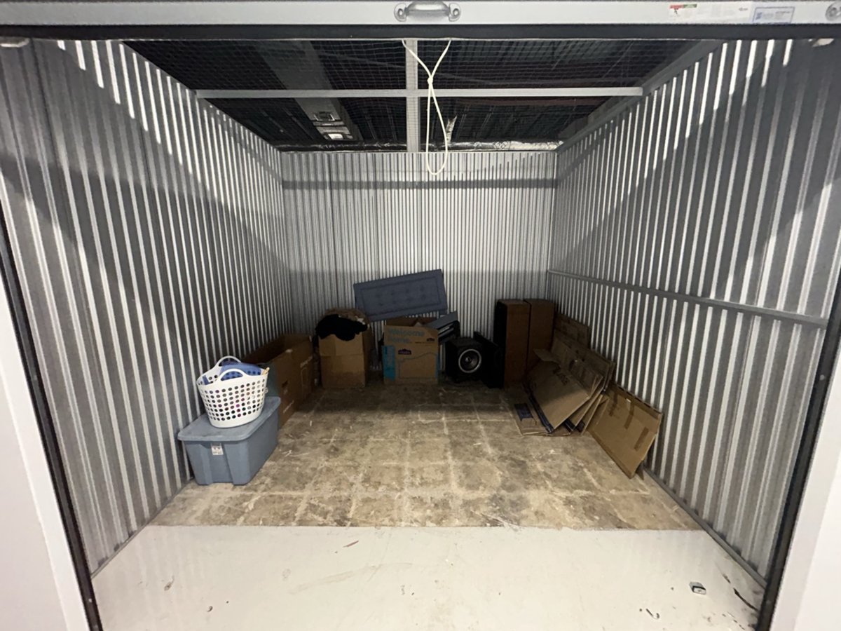 10 x 10 storage unit in Bradenton, FL