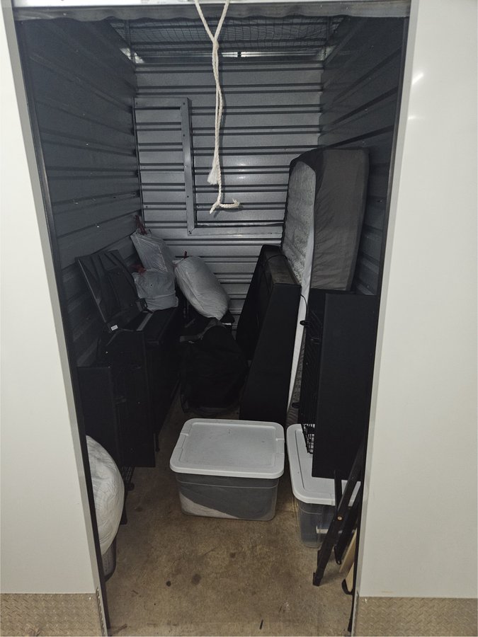 5 x 10 storage unit in Baltimore, MD