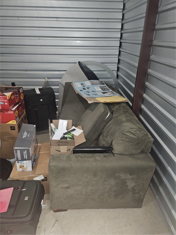 10 x 10 storage unit in Baltimore, MD