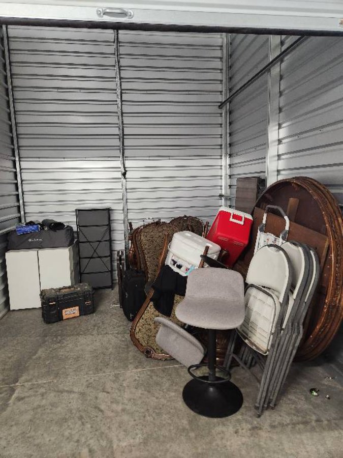 10 x 10 storage unit in Laveen, AZ