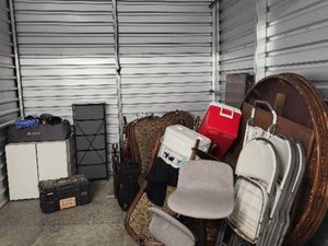 10 x 10 storage unit in Laveen, AZ