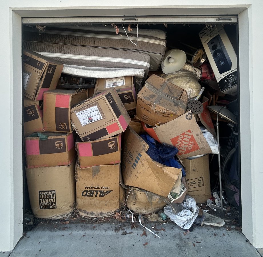 12 x 30 storage unit in South Gate, CA