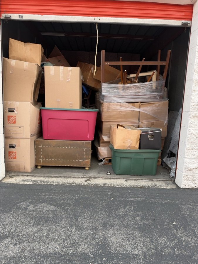 10 x 15 storage unit in Anaheim, CA
