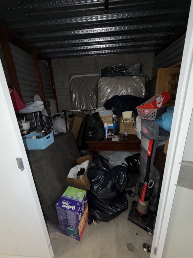 10 x 10 storage unit in Ventura, CA