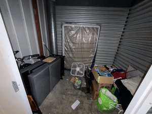 7 x 10 storage unit in Ventura, CA