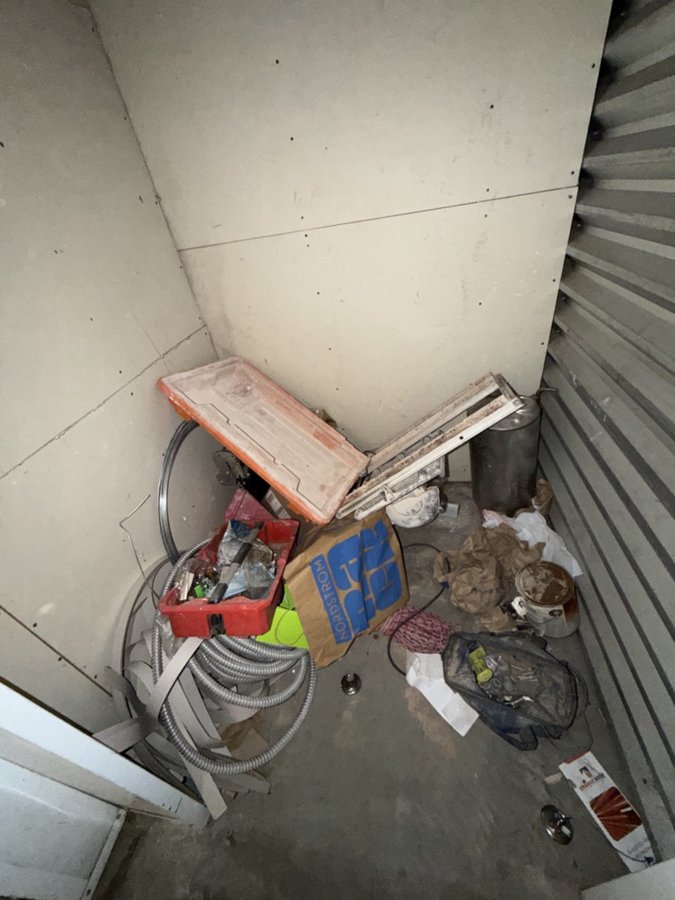 5 x 5 storage unit in Ventura, CA