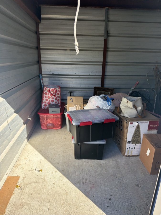10 x 10 storage unit in Rochester Hills, MI