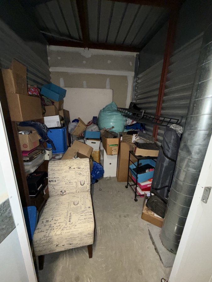 7 x 10 storage unit in Ventura, CA
