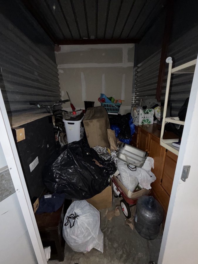 7 x 10 storage unit in Ventura, CA