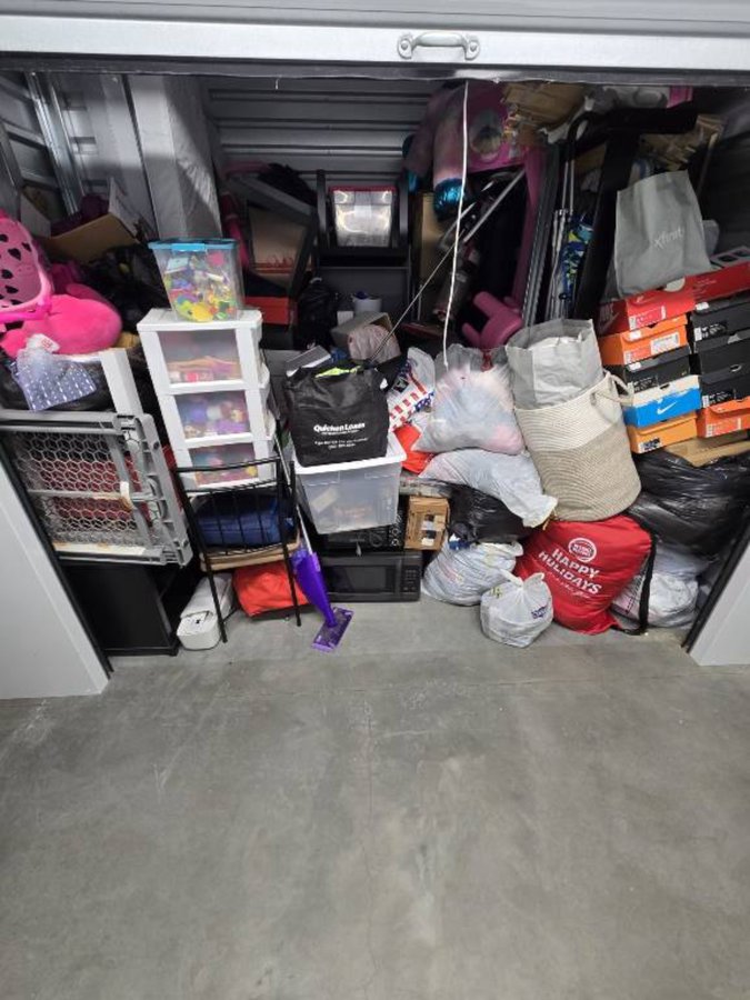 10 x 10 storage unit in Southgate, MI
