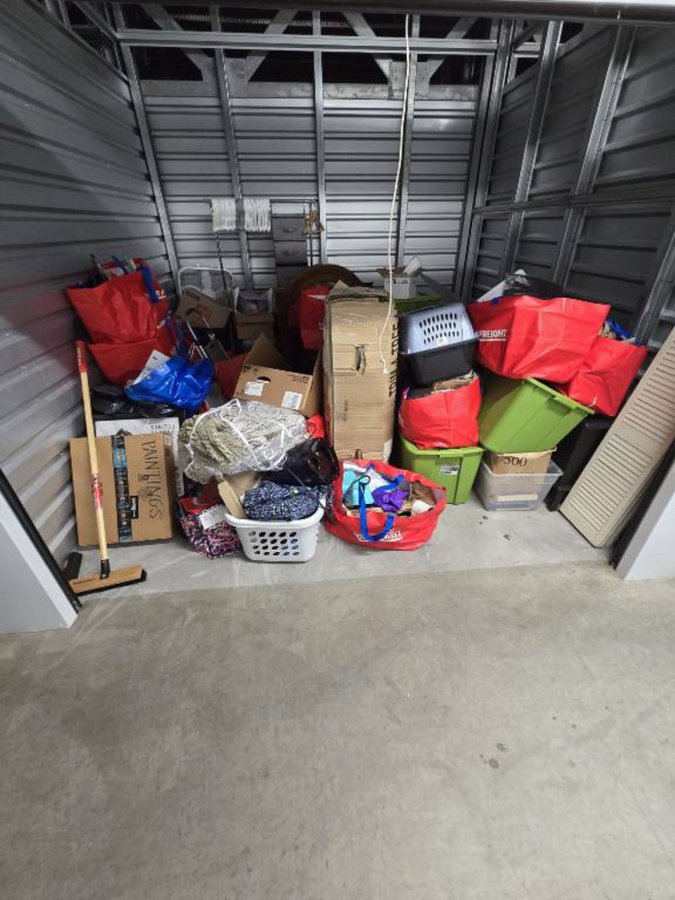 10 x 10 storage unit in Southgate, MI