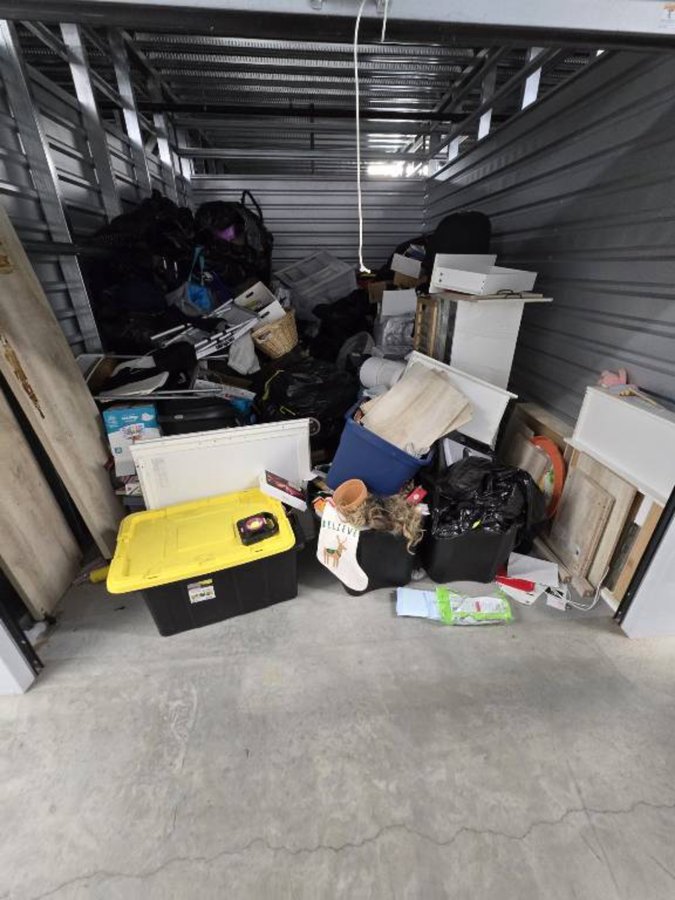 10 x 15 storage unit in Southgate, MI
