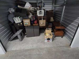 10 x 10 storage unit in Southgate, MI