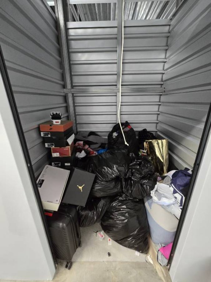 5 x 5 storage unit in Southgate, MI