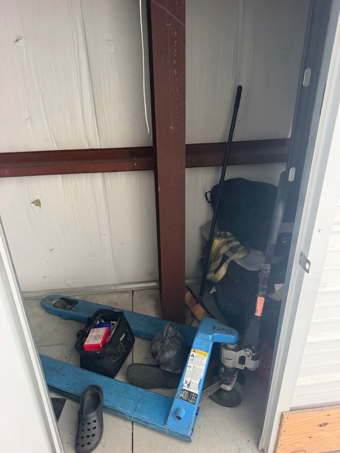 4 x 7 storage unit in Orlando, FL