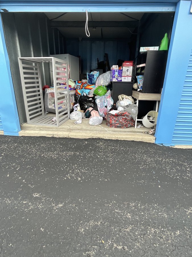 10 x 16 storage unit in Warren, MI