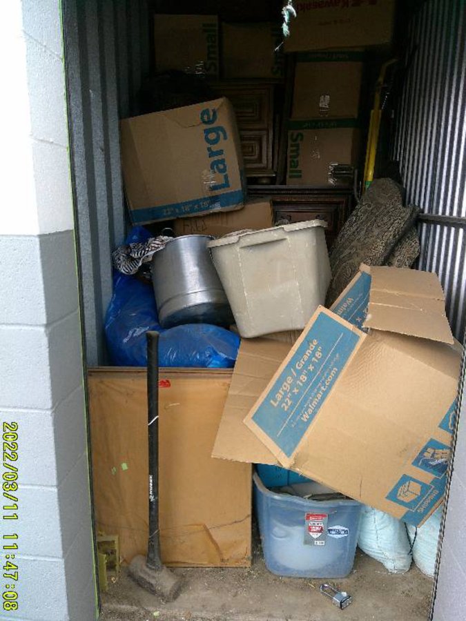 5 x 8 storage unit in Hemet, CA