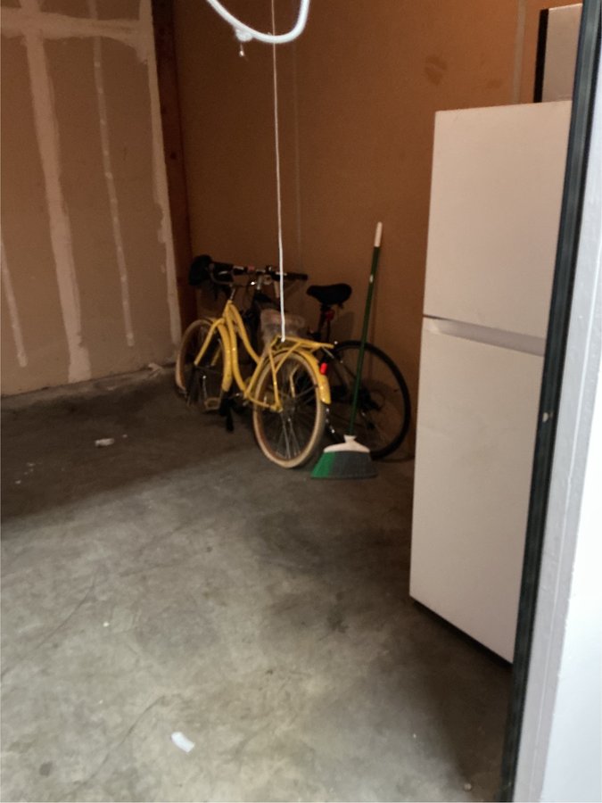 10 x 15 storage unit in Oakland, CA
