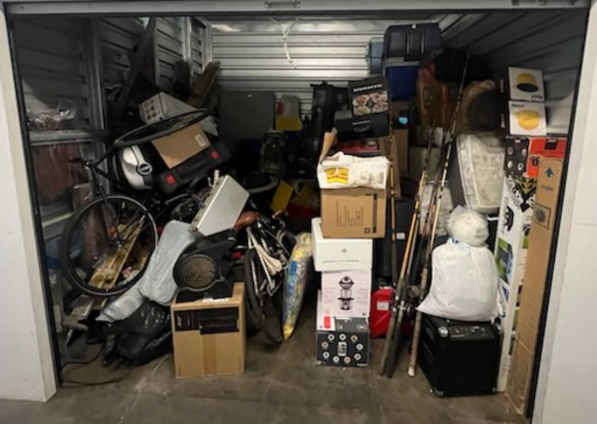 10 x 10 storage unit in South Gate, CA