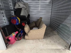 10 x 10 storage unit in Taylor, MI