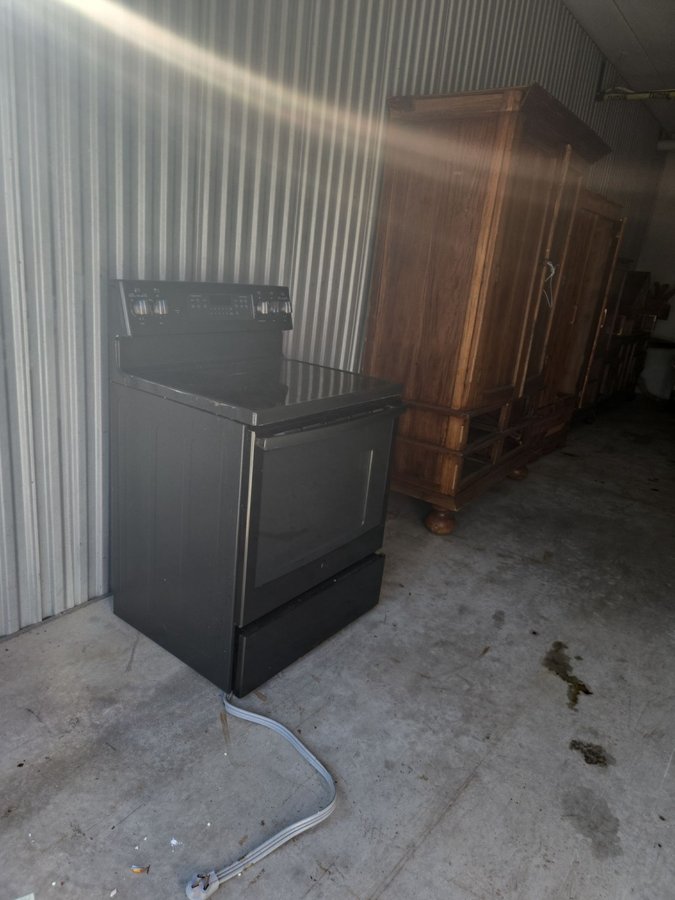10 x 30 storage unit in Baltimore, MD