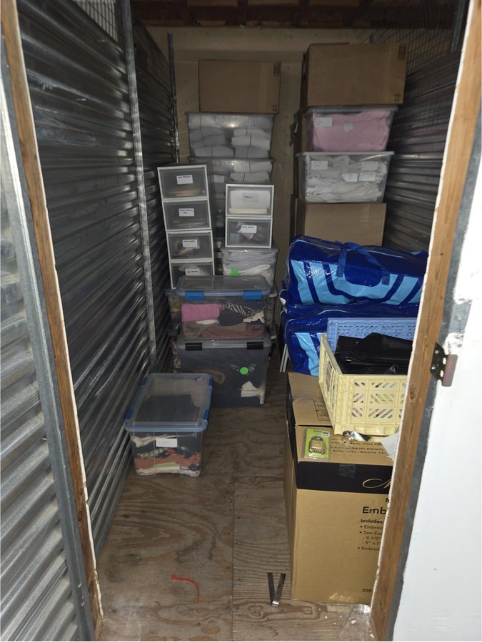 5 x 10 storage unit in Los Angeles, CA