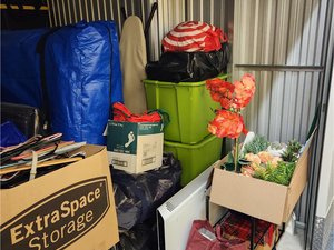 10 x 15 storage unit in Staten Island, NY