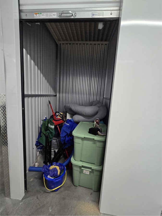 4 x 5 storage unit in Orlando, FL