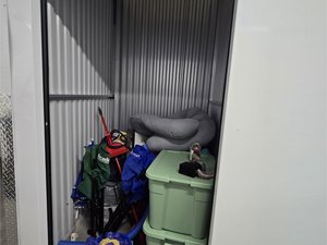 4 x 5 storage unit in Orlando, FL