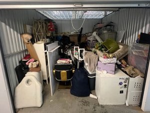 10 x 10 storage unit in South Gate, CA