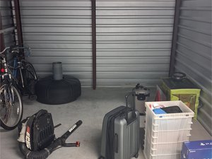 10 x 10 storage unit in Clinton, MD