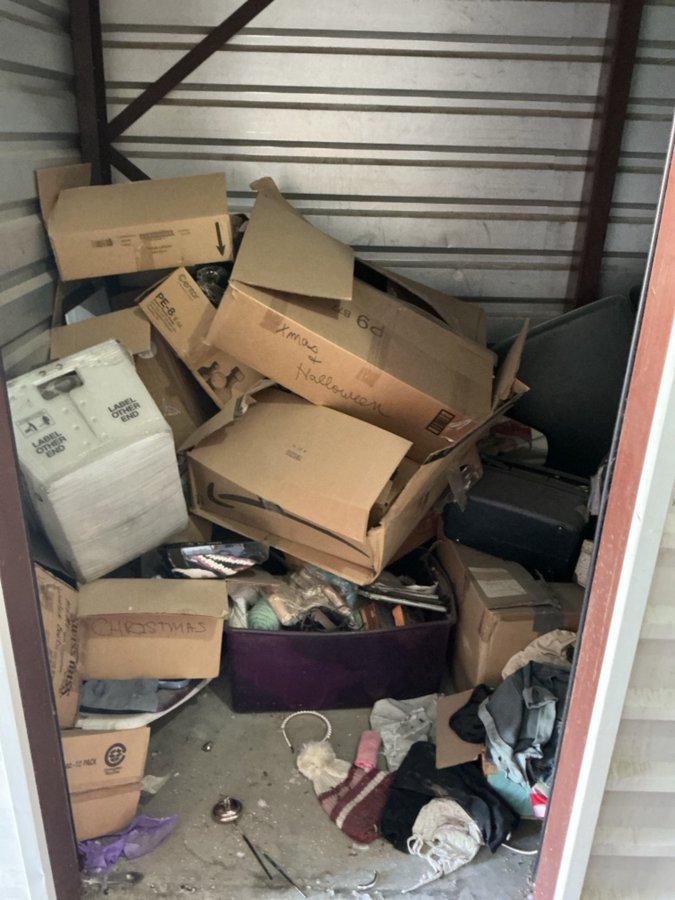 10 x 5 storage unit in Desert Hot Springs, CA