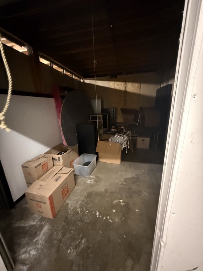 10 x 15 storage unit in Los Angeles, CA