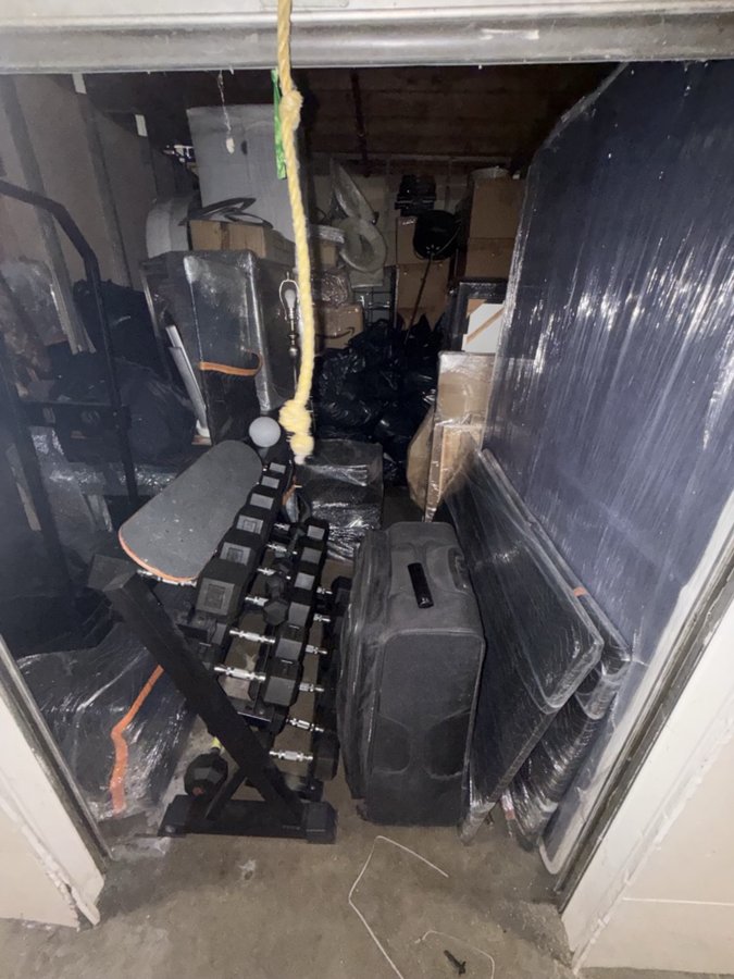 10 x 15 storage unit in Los Angeles, CA