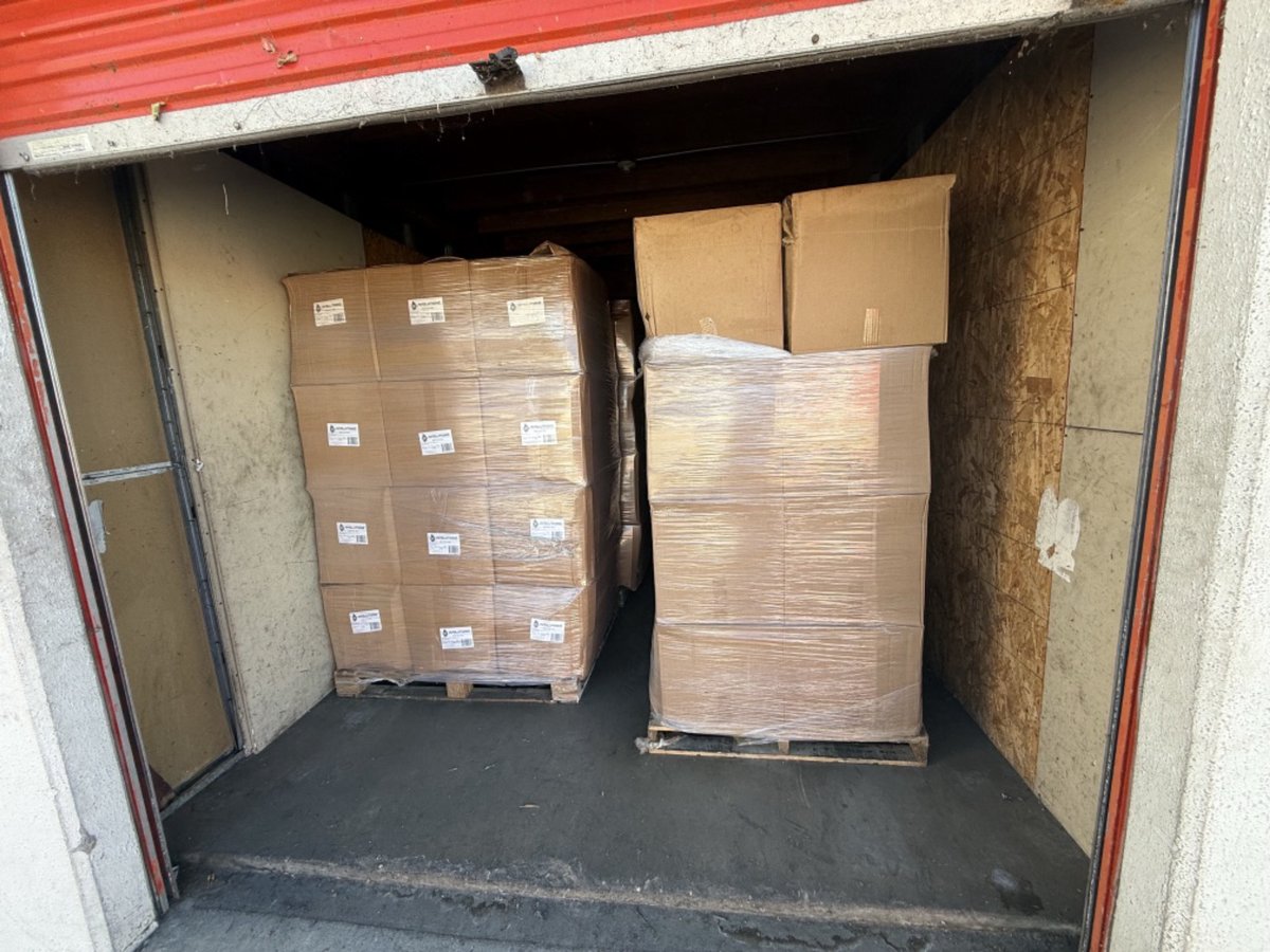 10 x 25 storage unit in Los Angeles, CA