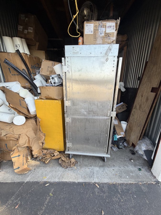 10 x 25 storage unit in Pomona, CA