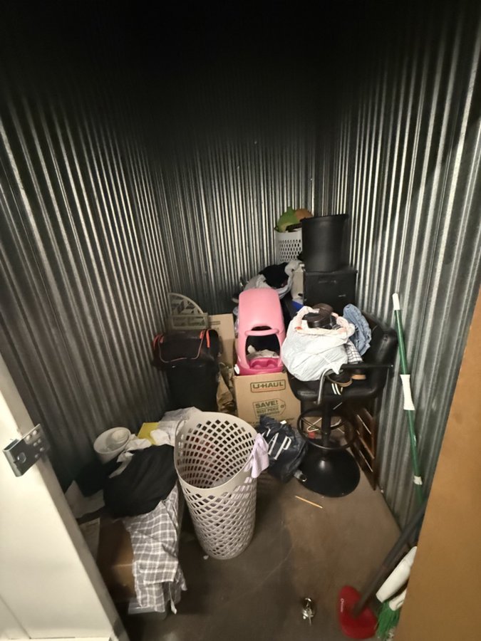 5 x 10 storage unit in Pomona, CA