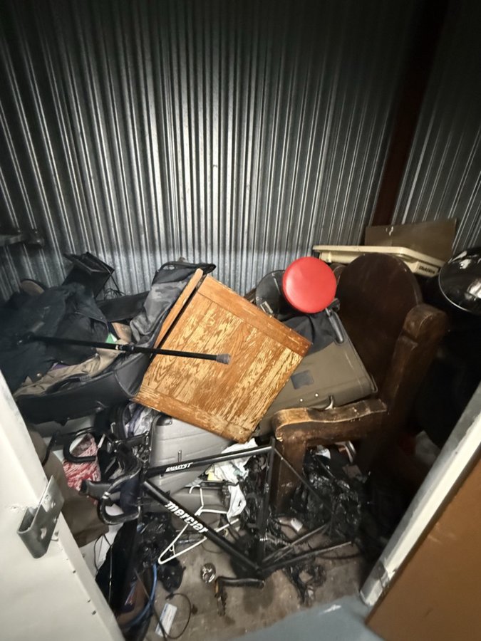 5 x 10 storage unit in Pomona, CA