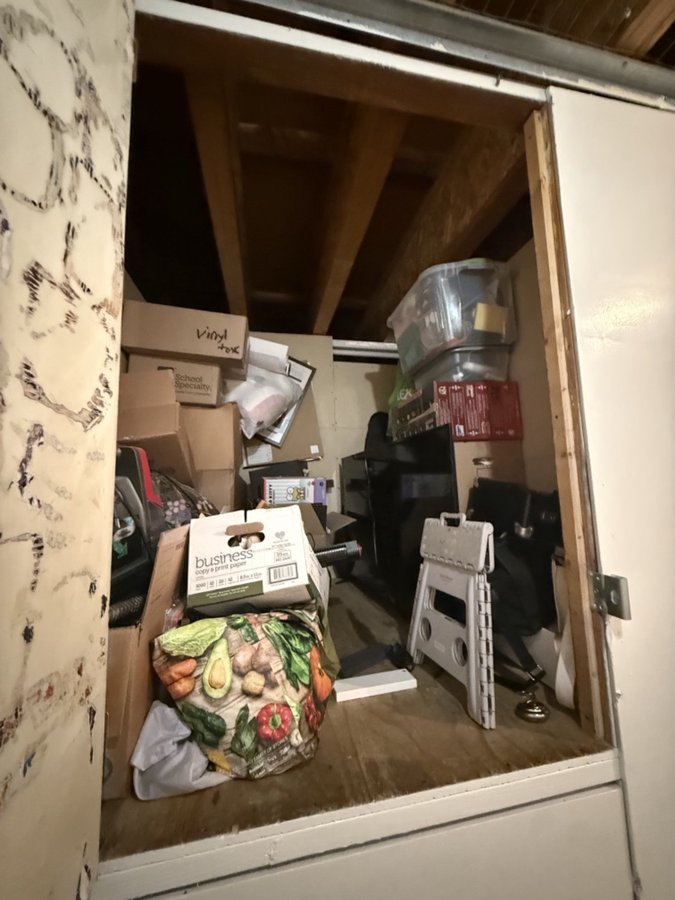 5 x 5 storage unit in Pomona, CA