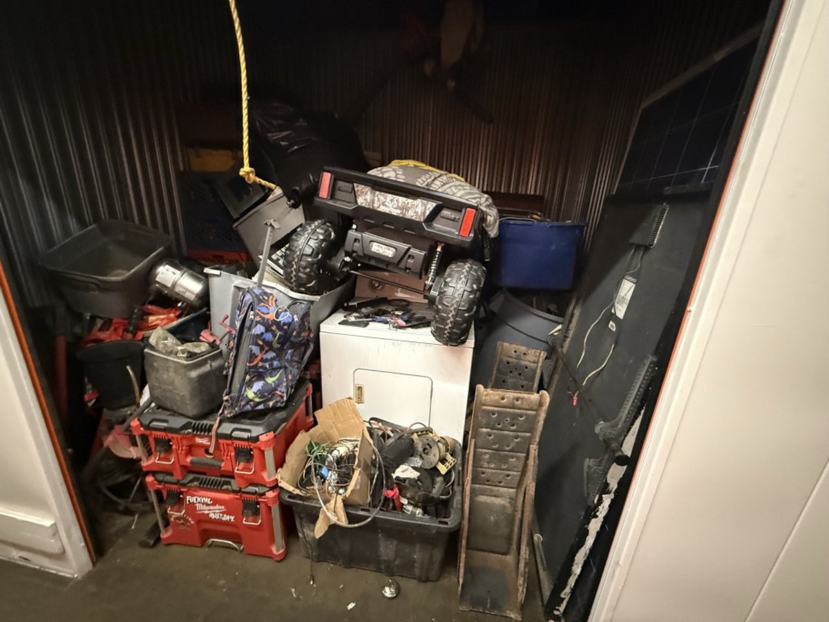 10 x 10 storage unit in Pomona, CA