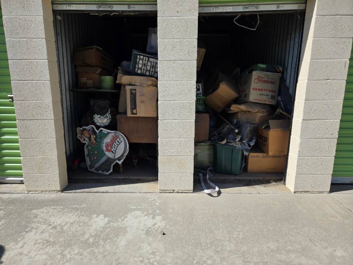 10 x 15 storage unit in San Bernardino, CA
