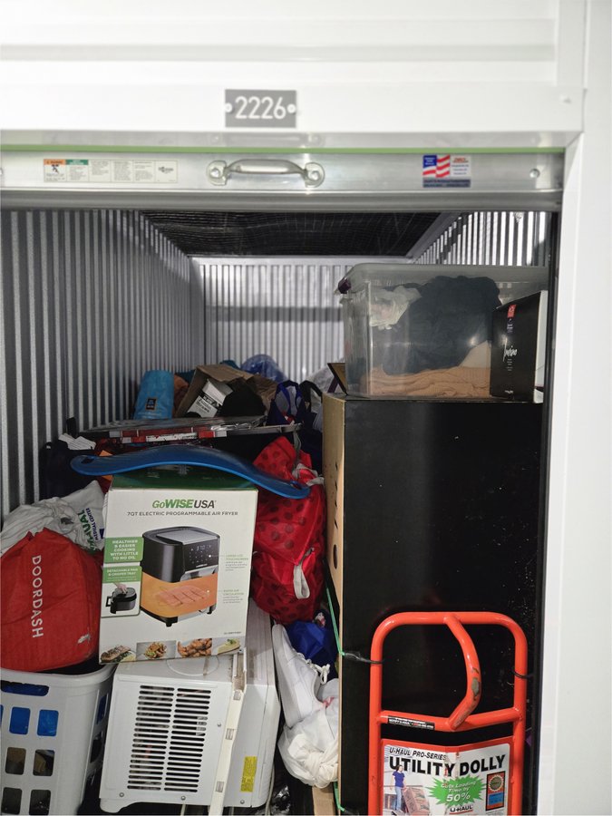 5 x 10 storage unit in Claymont, DE