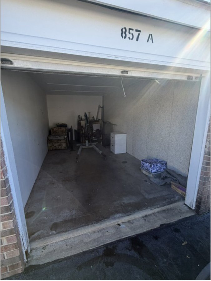 10 x 20 storage unit in Alexandria, VA