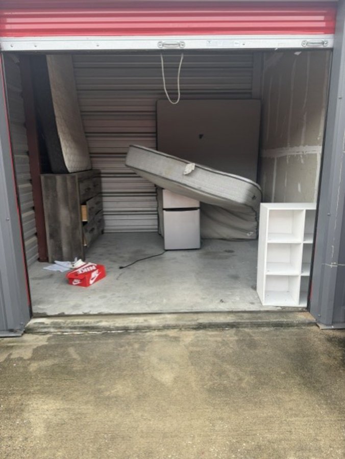 10 x 10 storage unit in Lutz, FL