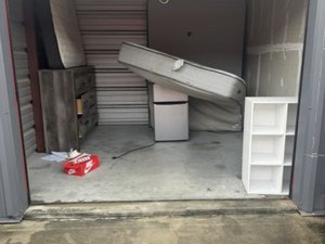10 x 10 storage unit in Lutz, FL
