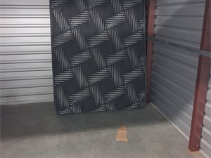 10 x 10 unit in Clinton