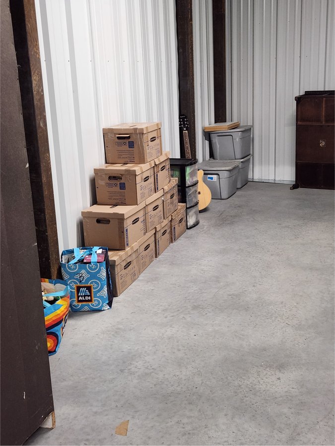 10 x 25 storage unit in Baltimore, MD