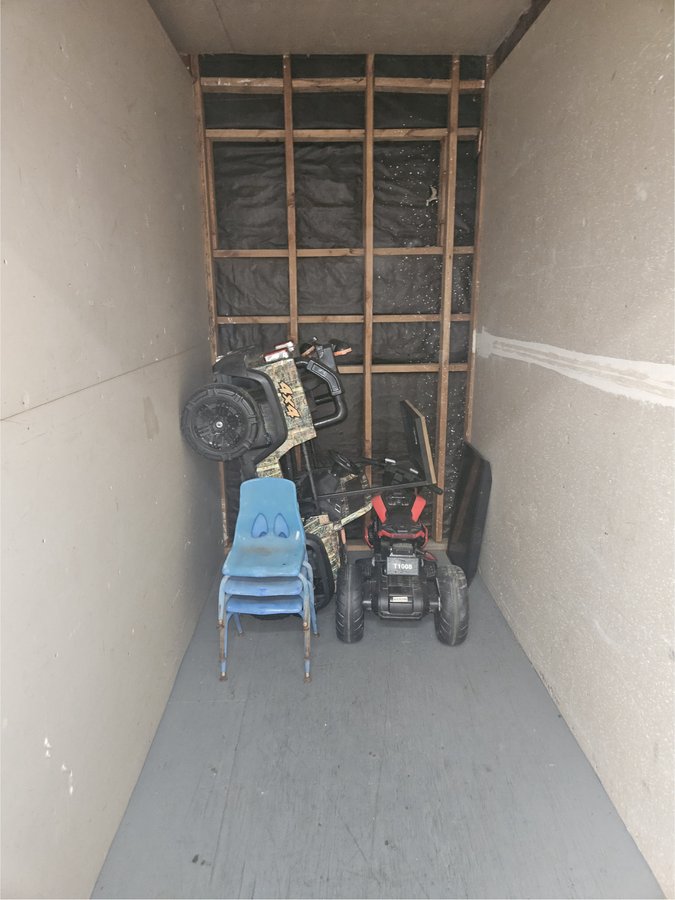 5 x 10 storage unit in Inglewood, CA