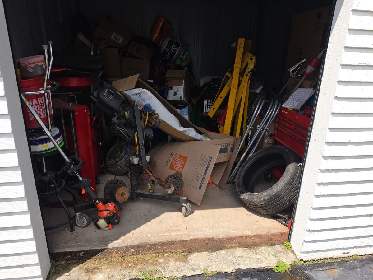10 x 10 storage unit in Southington, CT